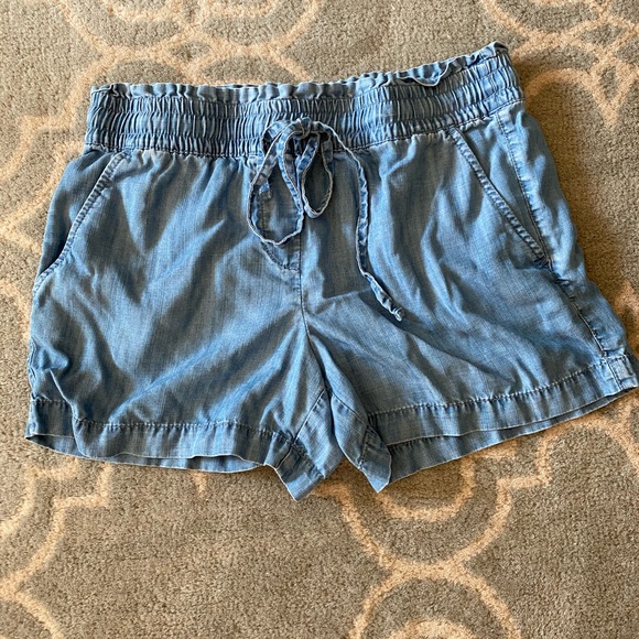 EUC Loft Outlet Women’s Chambray Shorts Small - Picture 3 of 6